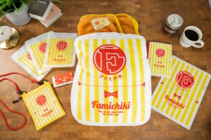 ファミマ初の「福袋」発売決定！　ファミチキ袋風のバッグやクーポンなどセットに