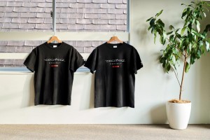 “タイプロ”timelesz projectのグッズが登場！　メンバー着用のものをアレンジしたTシャツなど販売