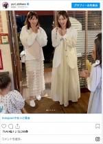 双子コーデの（左から）蛯原友里・蛯原英里 ※「蛯原友里」インスタグラム