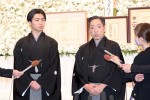 「澤瀉屋 送る会」で取材に応じた市川團子（左）と市川中車（右）