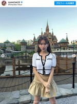 ディズニーシーを満喫する小嶋陽菜　※「小嶋陽菜」インスタグラム