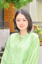 ドラマ『そんな家族なら捨てちゃえば？』に出演する片山萌美