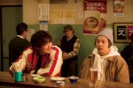 映画『まる』より横山（綾野剛）、沢田（堂本剛）