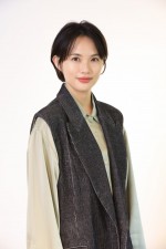 ドラマ『若草物語―恋する姉妹と恋せぬ私―』に出演する臼田あさ美