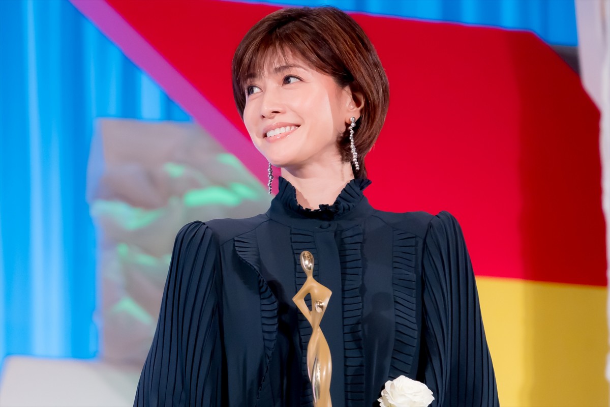 内田有紀、『燕は戻ってこない』で助演女優賞受賞「言葉の重みを感じております」＜東京ドラマアウォード 2024＞