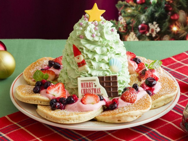 「Eggs ’n Things」クリスマス限定パンケーキ登場！　ピスタチオクリームでツリーを再現