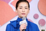 尾野真千子、Netflixシリーズ「阿修羅のごとく」完成報告会に登場