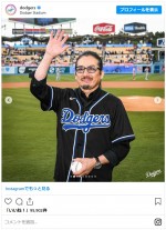 真田広之がドジャース始球式に登場！　ノーバンで山本に届き歓声あがる※「Los Angeles Dodgers」公式インスタグラム