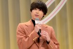 松村北斗、映画『ディア・ファミリー』完成披露試写会に登場