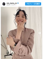 のん、セットアップ姿のオフショット　※「のん」インスタグラム