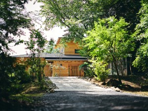 茨城に“霞ヶ浦を望む1棟貸しの宿”オープンへ！　昭和期の旧家を再生した贅沢空間