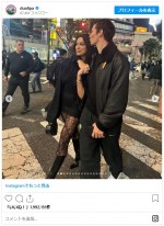 恋人カラム・ターナーと渋谷スクランブル交差点を闊歩　※「デュア・リパ」インスタグラム