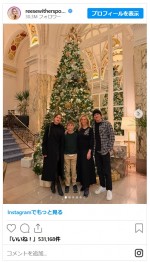 リース・ウィザースプーン、そっくり美人娘＆イケメン息子ら＆キュートな末っ子と写るクリスマスフォト公開※「Reese Witherspoon」インスタグラム