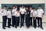 『FNS27時間テレビ　日本一たのしい学園祭！』、「超！学校かくれんぼ」より（左から）ハナコ（菊田竜大、秋山寛貴、岡部大）、やす子、目黒蓮（Snow Man）、チョコレートプラネット（長田庄平、松尾駿）、霜降り明星（せいや、粗品）