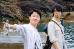 日曜劇場『海に眠るダイヤモンド』より兄弟役の（左から）神木隆之介、斎藤工