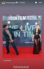 アンドリュー・ガーフィールド、フローレンス・ピューのカットボードをお供にレッドカーペットに！※「Florence Pugh」インスタグラム