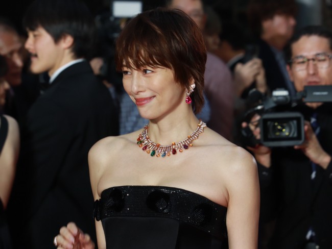 「第37回東京国際映画祭」オープニングレッドカーペットに登場した米倉涼子