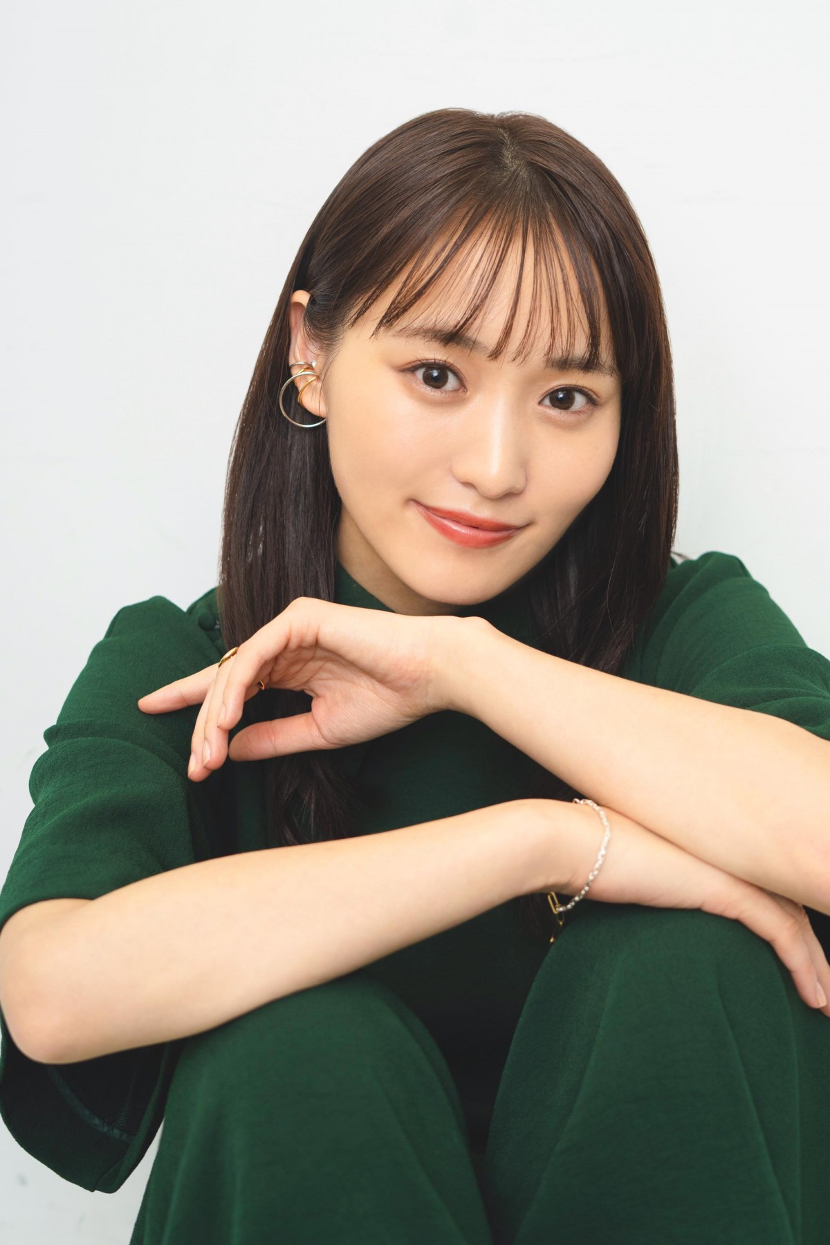 菅井友香、グループ卒業から1年「お芝居を軸に頑張っていきたい」