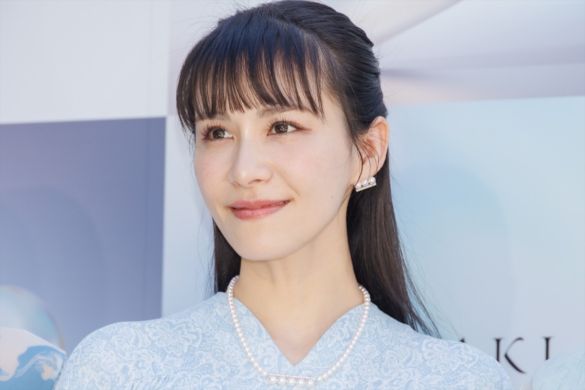 吉岡里帆、エレガントなドレス姿を披露　長期休暇の予定を報告「メキシコの方に行こうかなと」