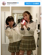 【写真】村重アナ、妹マリアと制服姿2ショット