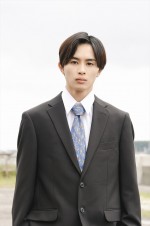 ドラマ『ベイビーわるきゅーれ エブリデイ！』に出演する草川拓弥