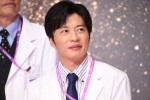 田中圭、『劇場版Doctor-X』完成報告会見に登場