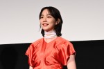 映画『私にふさわしいホテル』公開記念舞台あいさつに登壇したのん