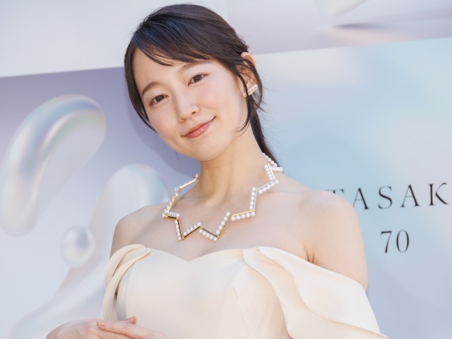 吉岡里帆、TASAKI 70周年アニバーサリー エキシビション「FLOATING SHELL」フォトコールに登場