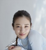 ドラマ『西園寺さんは家事をしない』に出演する横田真悠