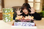 ドラマ『モンスター』より誕生日サプライズをうけた趣里