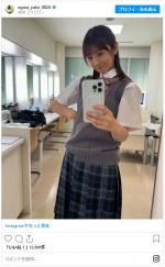 制服姿を披露した小倉優子　※「小倉優子」インスタグラム