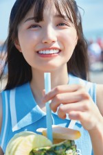 【写真】ミニワンピから美脚スラリ　乃木坂46・五百城茉央1st写真集より