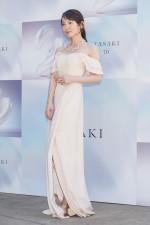 吉岡里帆、TASAKI 70周年アニバーサリー エキシビション「FLOATING SHELL」フォトコールに登場