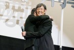 舘ひろし＆柴田恭兵、2人の関係は「もう夫婦でした」壇上でのハグに大歓声