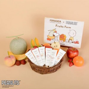 『PEANUTS』×「FERNANDA」がコラボ！　スヌーピーの「ポーチセット」などラインナップ