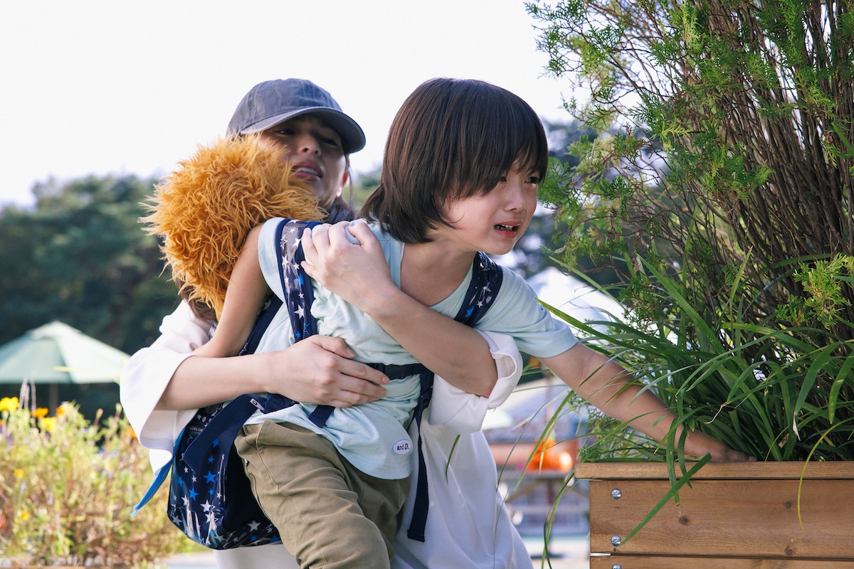 『ライオンの隠れ家』“洸人”柳楽優弥、“愛生”尾野真千子と再会も驚きの人物乱入　ネット騒然「感情がグチャグチャ」（ネタバレあり）