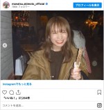 秋元真夏＆新内眞衣、一緒にクリスマスマーケットへ　※「秋元真夏」インスタグラム