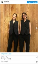 双子コーデの（写真左から）井川遥、板谷由夏　※「loin.」公式インスタグラム