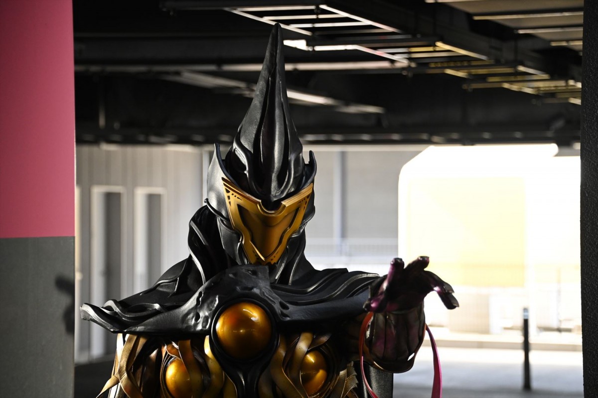 『仮面ライダーガッチャード』第32話「現る大王！人形たちのジレンマ」、最強の存在“冥黒の王”現る