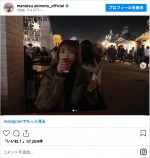 秋元真夏＆新内眞衣、一緒にクリスマスマーケットへ　※「秋元真夏」インスタグラム