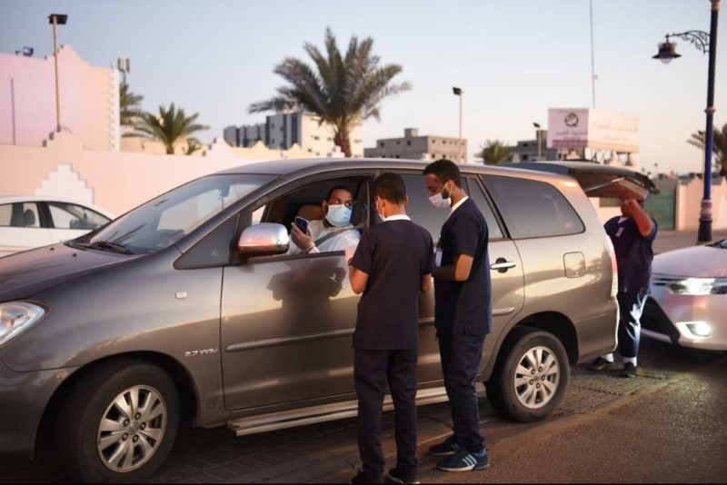 جانب من حملة أمانة تبوك التفتيشية على سائقي التطبيقات.