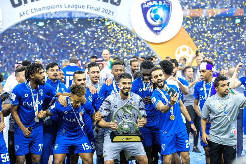 فرحة لاعبي الهلال عقب تتويجهم بكأس آسيا. (اتحاد الكرة)