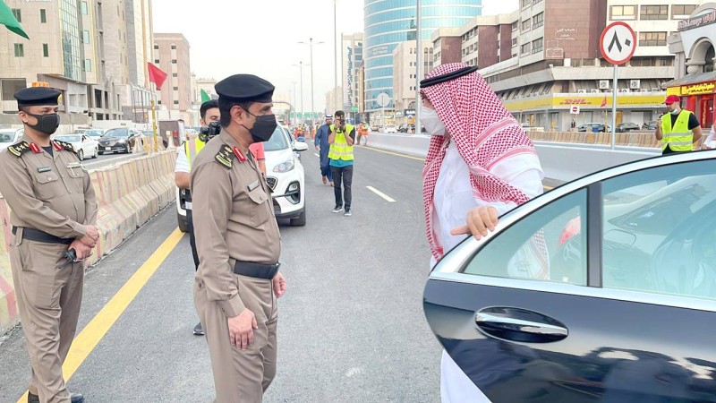 



أمين جدة لحظة وصوله عقب معمعة الزحام. (تصوير: مديني عسيري)