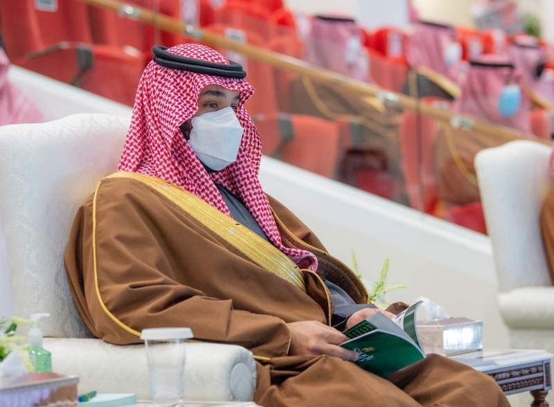 ولي العهد الأمير محمد بن سلمان خلال رعايته، مساء أمس، حفل سباق «كأس السعودية» بالرياض.