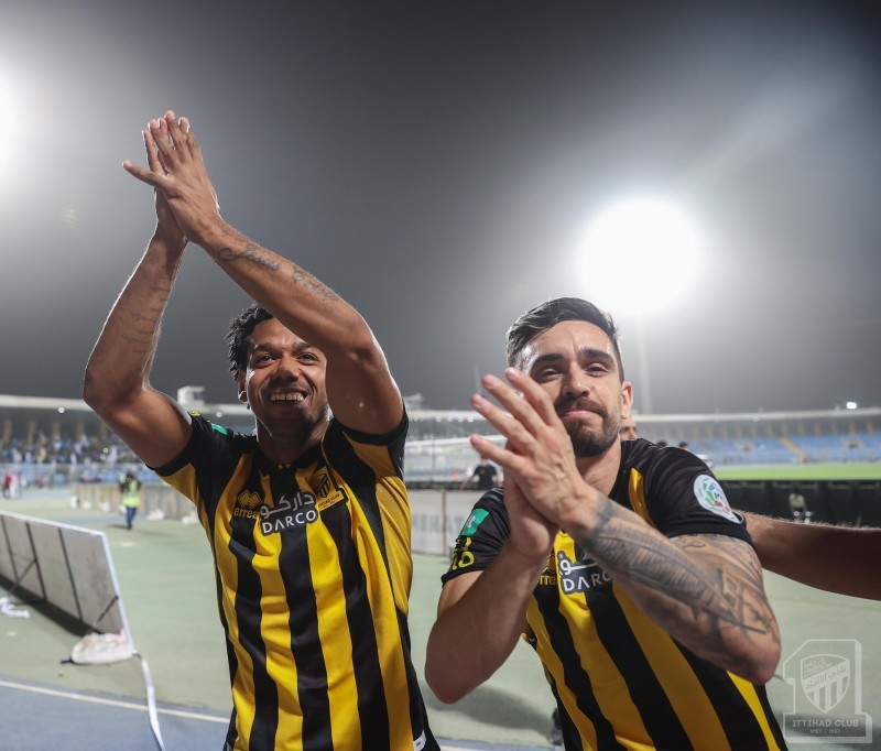 يتصدر الاتحاد ترتيب الدوري بفارق 11 نقطة عن أقرب منافسيه الهلال الذي تبقت له مواجهتان مؤجلتان.