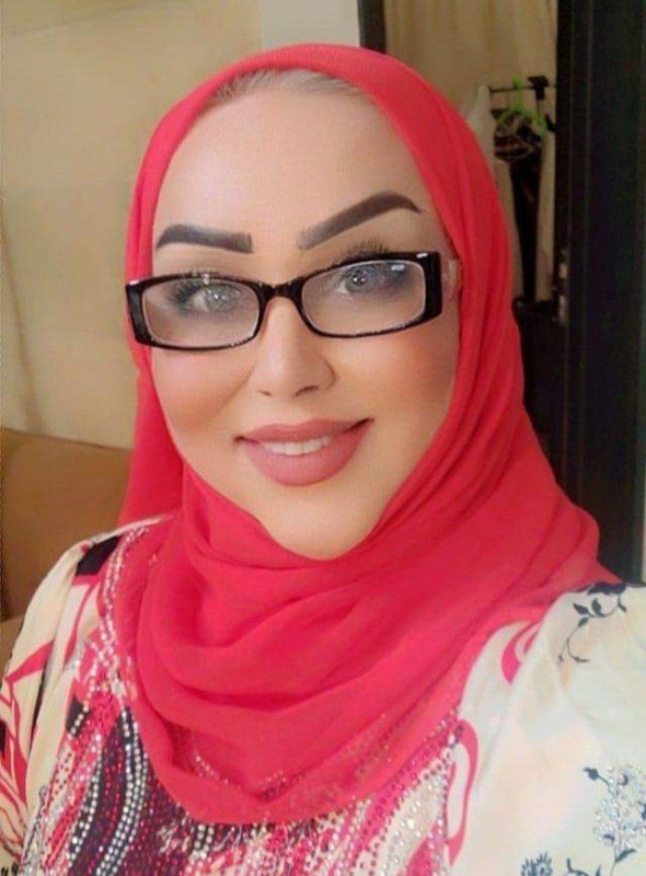 الفنانة العمانية شمعة محمد