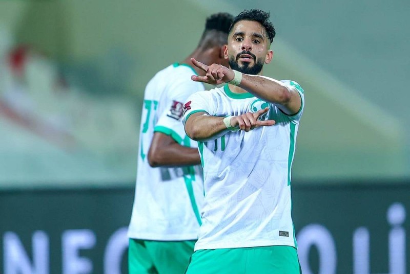 اللاعب صالح الشهري محتفلا بهدف المنتخب بطريقته الخاصة