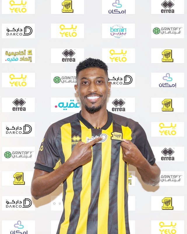 



أحمد شراحيلي بقميص الاتحاد.