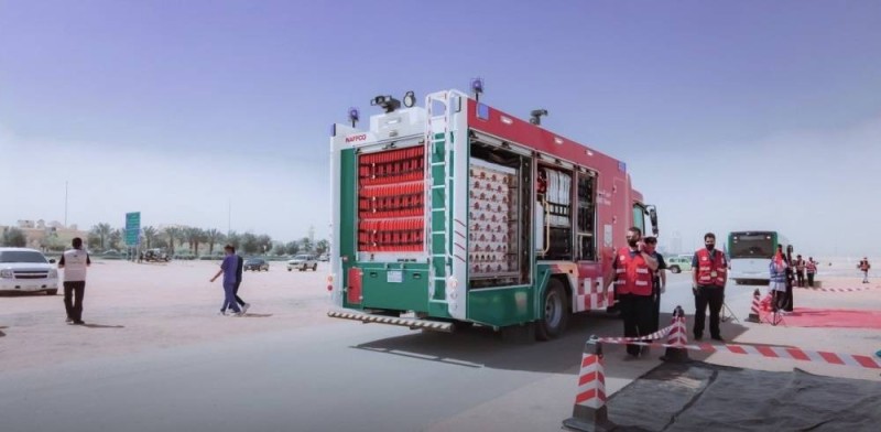 عربة تابعة للهلال الأحمر السعودي مجهزة للقيام بالعديد من المهمات