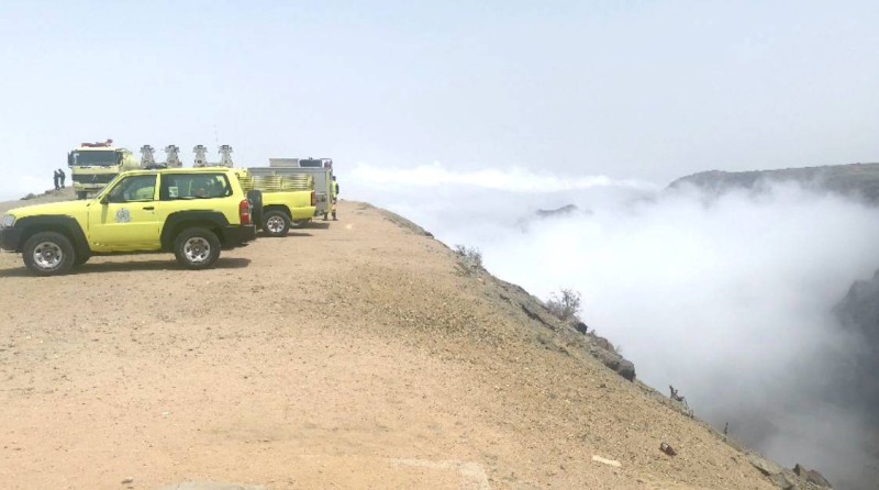 



فرق الدفاع المدني في موقع الحادثة. (تصوير: المحرر)